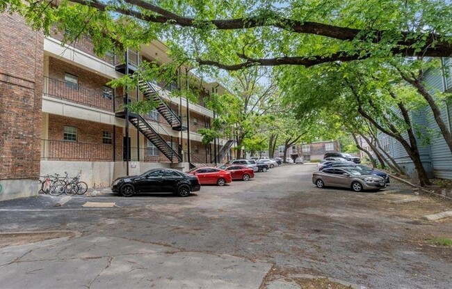 property at 2100 San Gabriel St