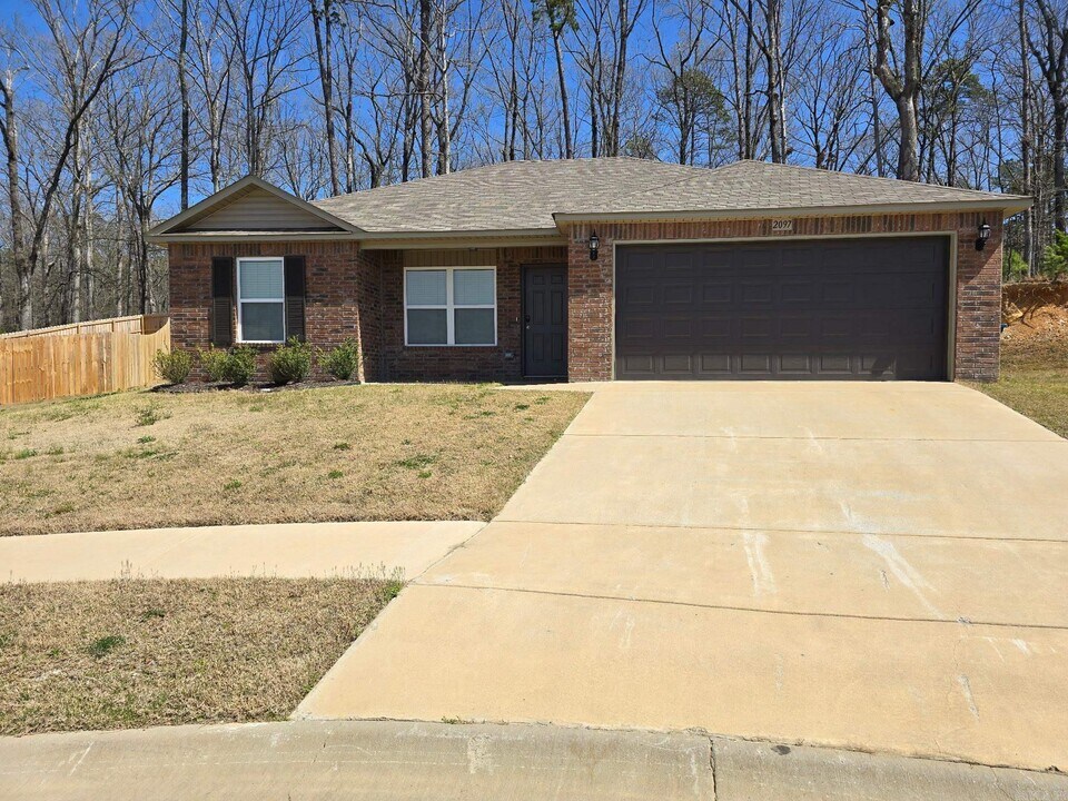 2097 Bentwood Dr in Alexander, AR - Building Photo