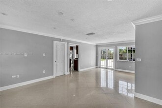 10700 SW 63rd St in Miami, FL - Building Photo - Building Photo