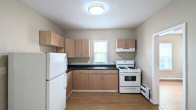 837 N Broadway St in Joliet, IL - Foto de edificio - Building Photo