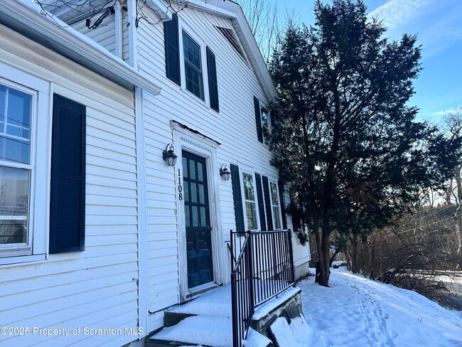 1108 N Abington Rd in Waverly, PA - Building Photo - Building Photo