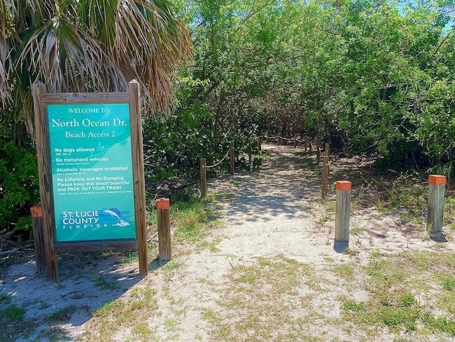 2503 N Ocean Dr in Fort Pierce, FL - Foto de edificio - Building Photo