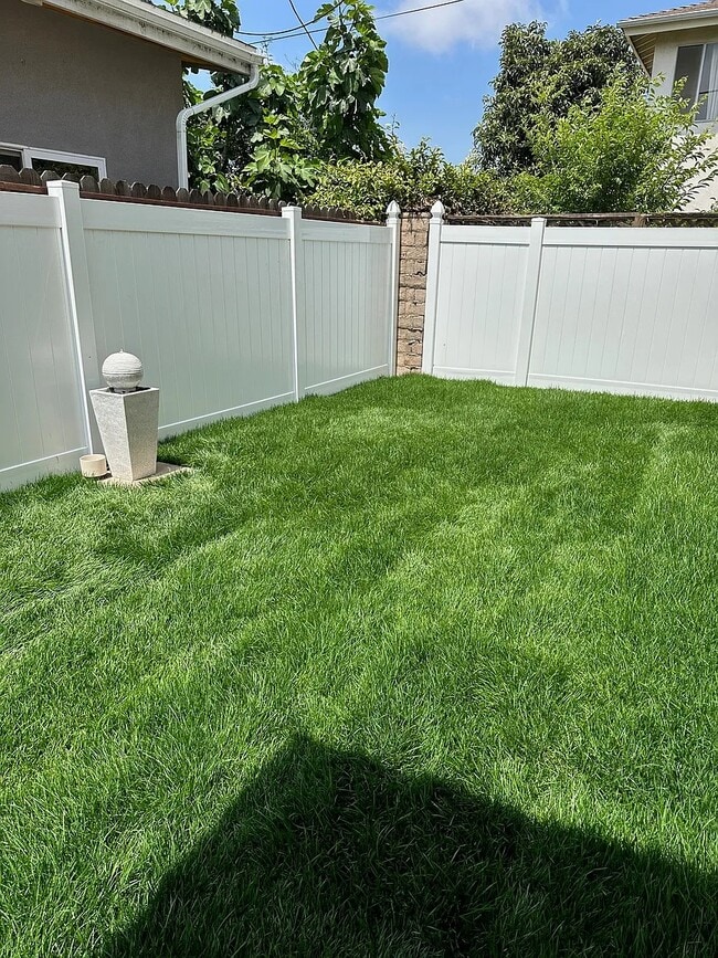 3558 Butler Ave in Los Angeles, CA - Foto de edificio - Building Photo