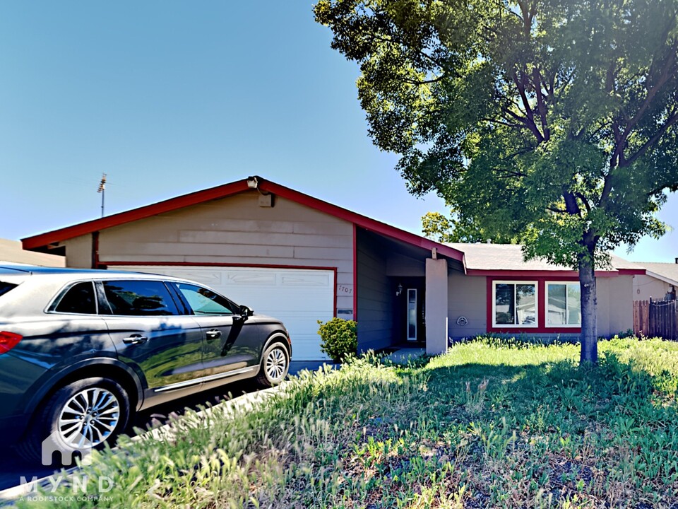 7707 Canova Way in Sacramento, CA - Building Photo
