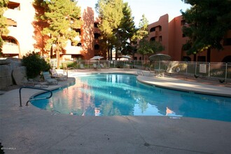 12222 N. Paradise Village Pkwy S., Unit Bldg 2 Unit 112 in Phoenix, AZ - Foto de edificio - Building Photo