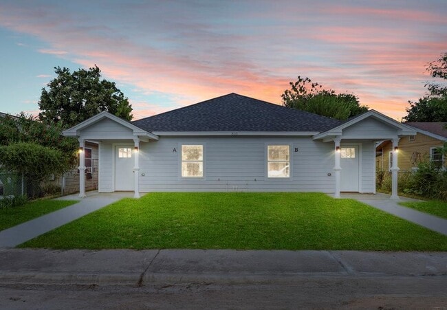 property at 835 E Taylor St