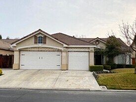 4872 N Crestmoor Ave in Clovis, CA - Building Photo