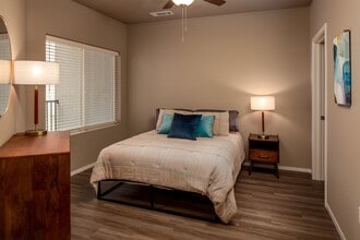 Promenade Commons in Rogers, AR - Foto de edificio - Building Photo