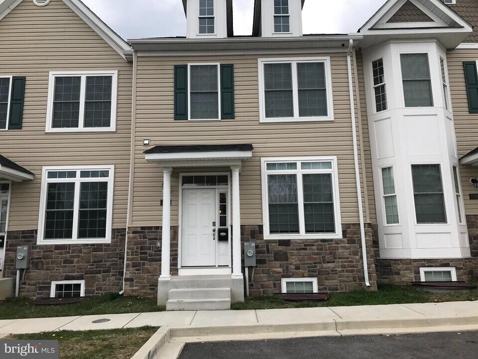 3707 Fords Ln in Baltimore, MD - Building Photo
