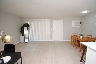 2515 Yoakum Blvd in Houston, TX - Building Photo - Building Photo