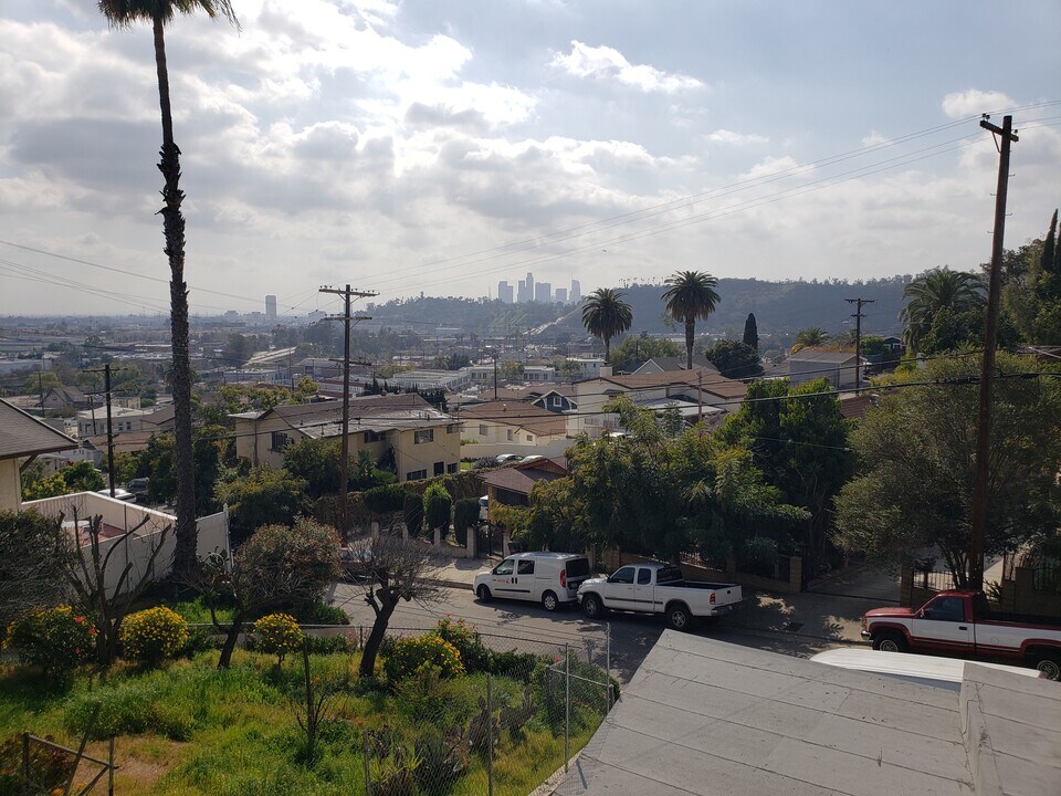3422 Glenalbyn Dr in Los Angeles, CA - Building Photo