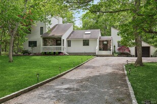 18 Quail Run in Hampton Bays, NY - Building Photo