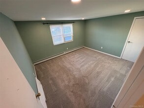 385 West Dr in Copiague, NY - Building Photo - Building Photo