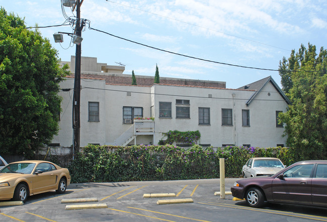 130 N Croft Ave in Los Angeles, CA - Building Photo - Building Photo