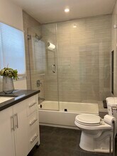 21523 Dumetz Rd in Woodland Hills, CA - Building Photo - Building Photo