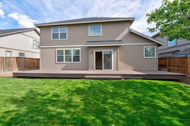 61167 Cone Flower St in Bend, OR - Building Photo - Building Photo