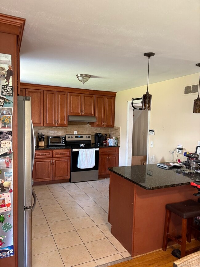80 Lyman Rd in West Hartford, CT - Building Photo - Building Photo
