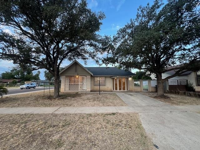 126 Atlanta Dr in Laredo, TX - Building Photo