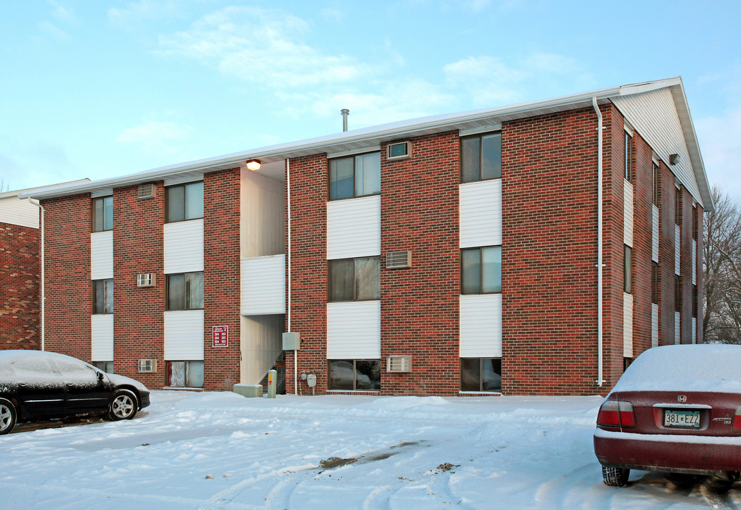 Fairview Apartments in Willmar, MN - Building Photo