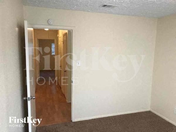 2418 Aprilmont Dr in Sugar Land, TX - Foto de edificio - Building Photo