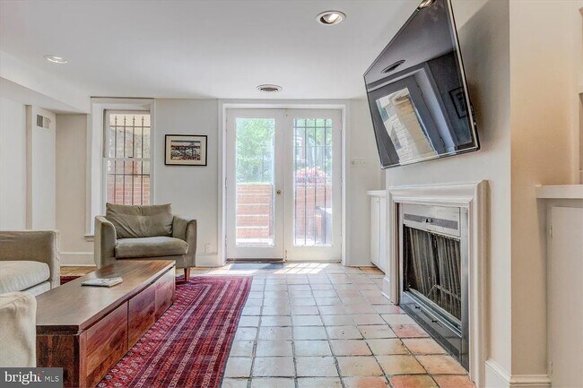 152 N Carolina Ave SE, Unit B in Washington, DC - Building Photo - Building Photo