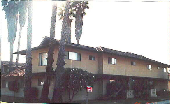 826-830 Maria Ave in La Verne, CA - Building Photo