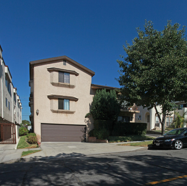 625 E Cypress Ave in Burbank, CA - Building Photo - Building Photo