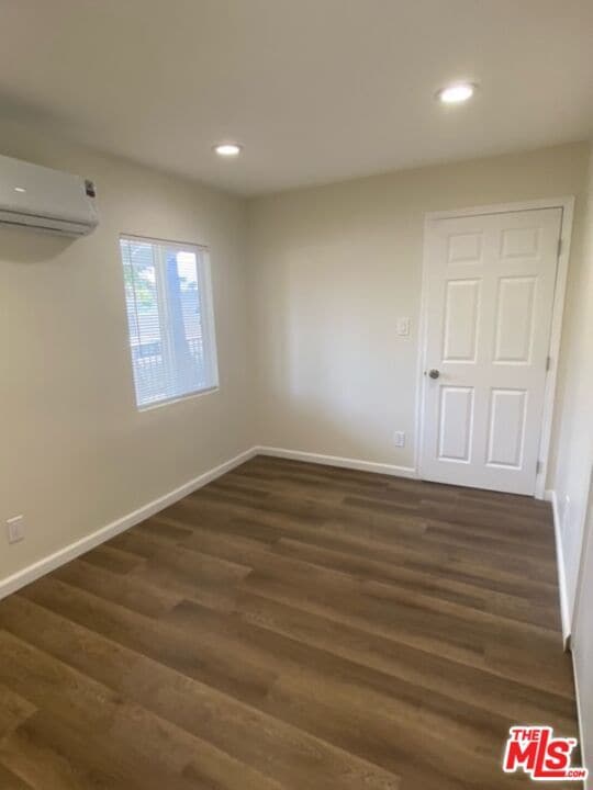1404 Hollister St in San Fernando, CA - Building Photo - Building Photo