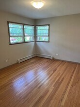 1334 Woodview Ln, Unit 2E in Glenview, IL - Building Photo - Building Photo