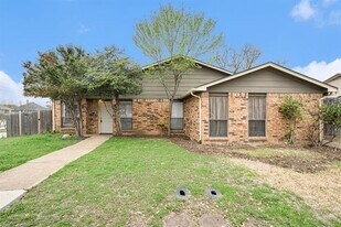 2201 Jackson Cir in Carrollton, TX - Building Photo