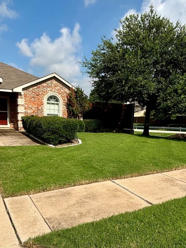 2200 Halladay Tr in Fort Worth, TX - Building Photo - Building Photo