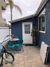 1346 Bayview Dr, Unit D in Hermosa Beach, CA - Building Photo - Building Photo
