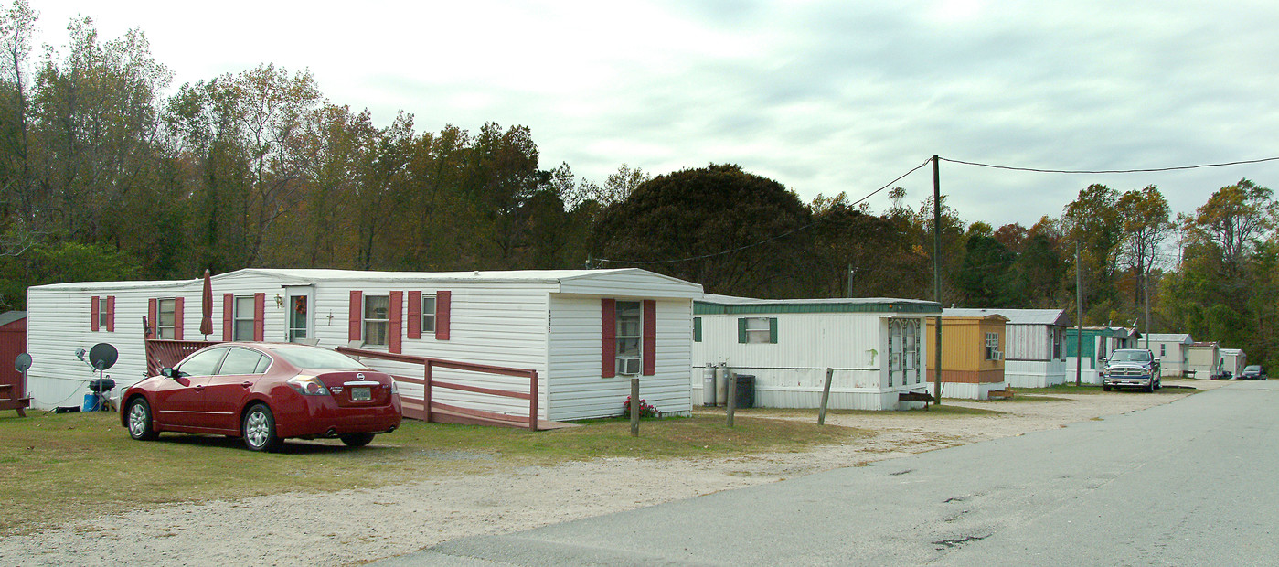 Smithfield Mobile Home Park in Smithfield, VA - Building Photo