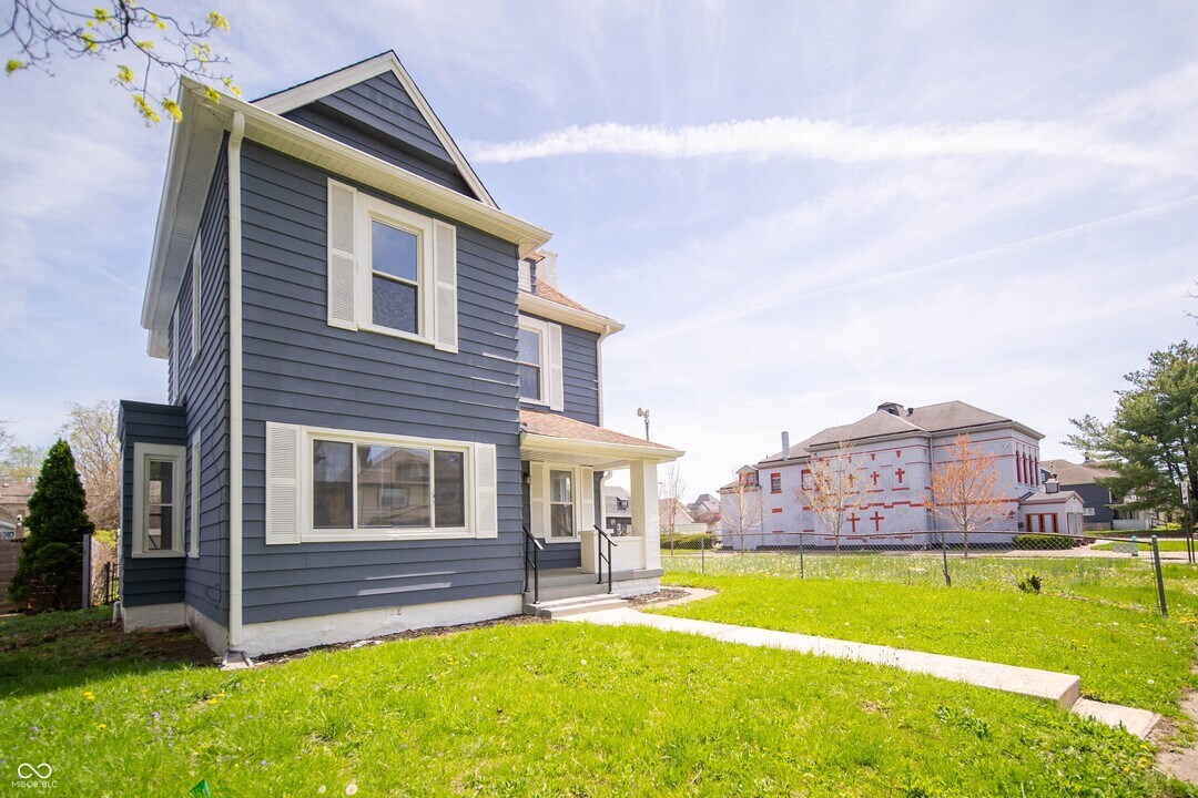 2405 Carrollton Ave in Indianapolis, IN - Building Photo