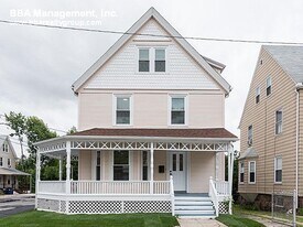 58 Saunders St in Boston, MA - Building Photo