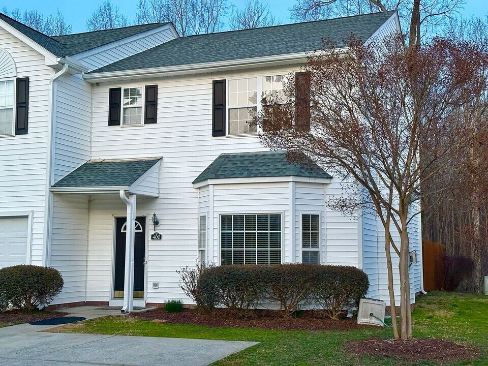 400 Misty Groves Cir in Morrisville, NC - Building Photo