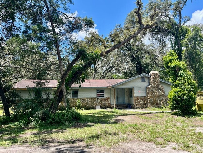 property at 3301 Diana Dr