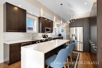 1136 W Fullerton Ave in Chicago, IL - Building Photo - Building Photo