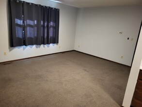 17 2nd Ave in Melbourne, IA - Building Photo - Building Photo