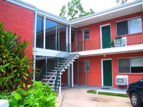 San-Lyn Apartments in Metairie, LA - Foto de edificio - Building Photo