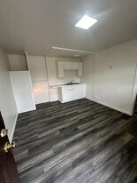2223 N Water St Ext in Uhrichsville, OH - Building Photo