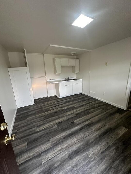 2223 N Water St Ext in Uhrichsville, OH - Building Photo
