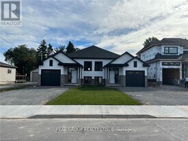 4590 Lee Ave in Niagara Falls, ON - Building Photo