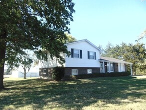 361 State Rte H in Fayette, MO - Building Photo - Building Photo