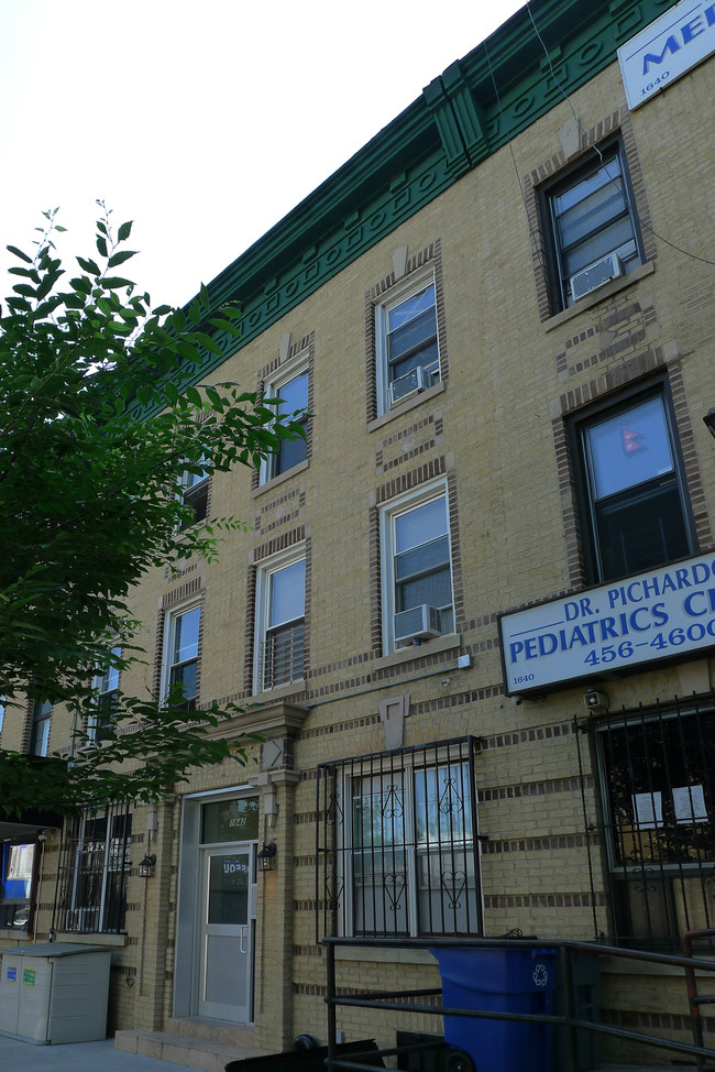 1642 Madison St in Flushing, NY - Building Photo - Building Photo