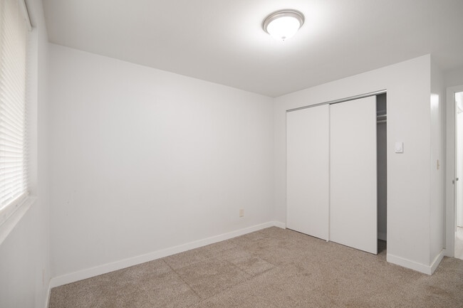 Yakima M.F. LLC in Yakima, WA - Foto de edificio - Building Photo