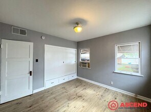 1602 Haldon St in Bakersfield, CA - Building Photo - Building Photo