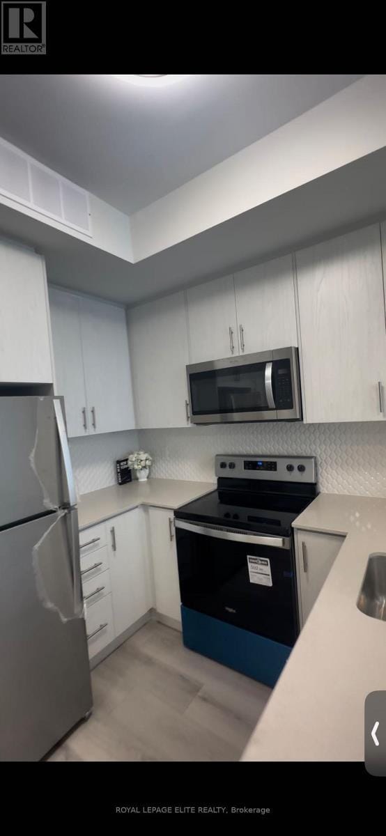 3546 Colonial Dr in Mississauga, ON - Building Photo - Building Photo