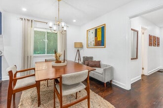 2100 Cascade Rd in Atlanta, GA - Building Photo - Building Photo
