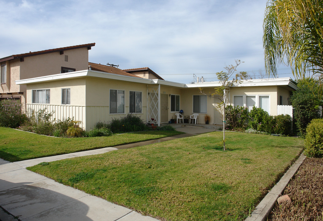 1911-1915 Colonia Pl in Camarillo, CA - Building Photo